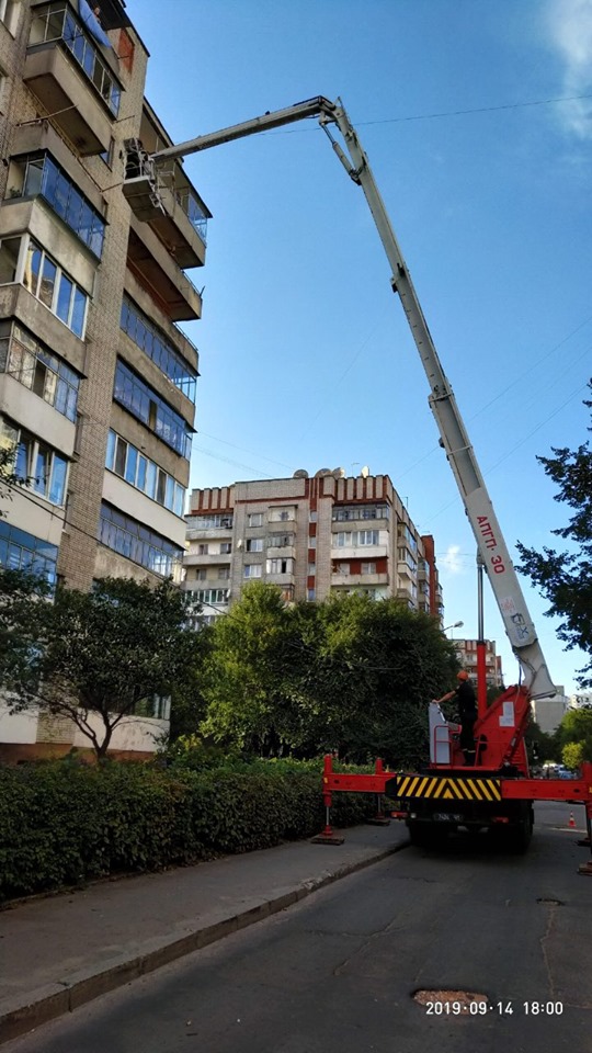 Во Львове сняли с балкона девушку, четыре дня просидевшую в запертой квартире